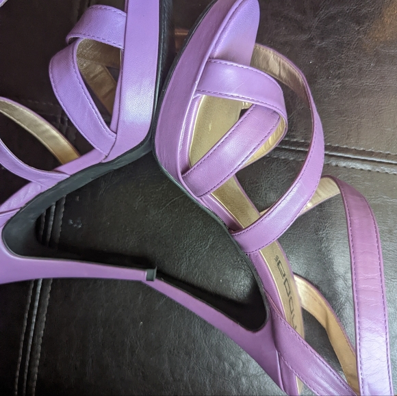 Moda Heels - Picture 2 of 3